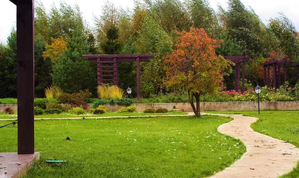 Ландшафтный дизайн участка 50 соток с искусственным прудом.