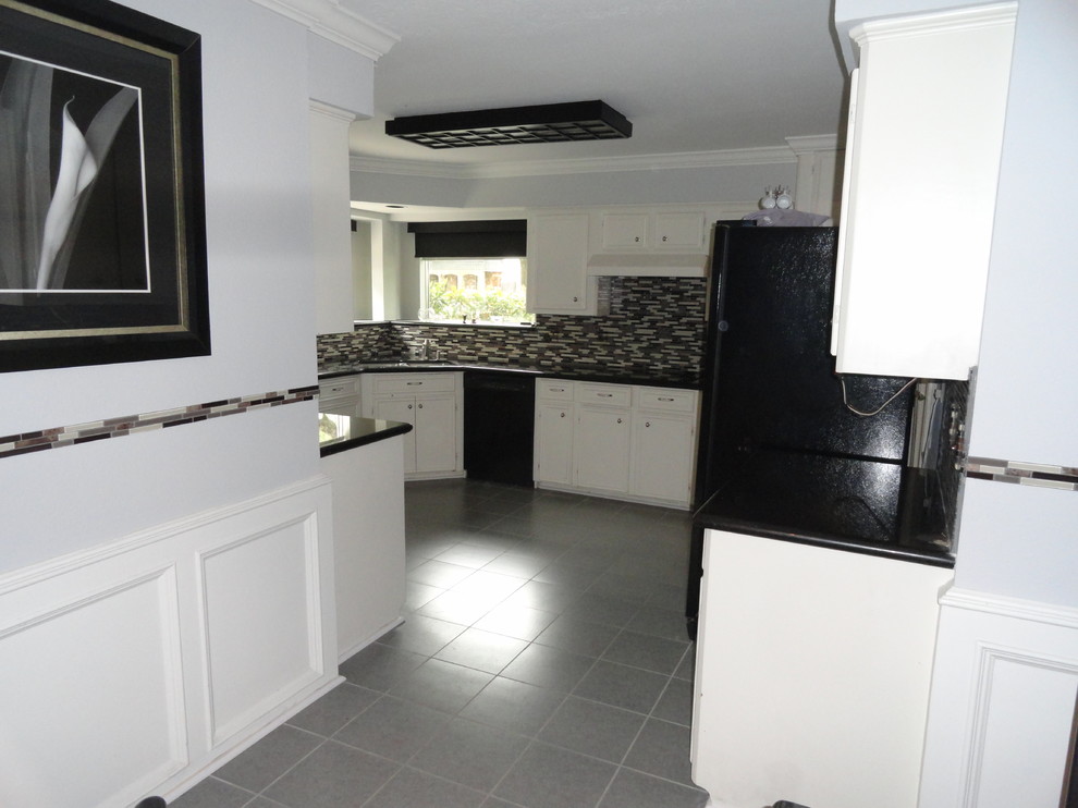 Example of a mid-sized minimalist u-shaped ceramic tile eat-in kitchen design in Houston with an undermount sink, recessed-panel cabinets, white cabinets, granite countertops, multicolored backsplash, black appliances and no island