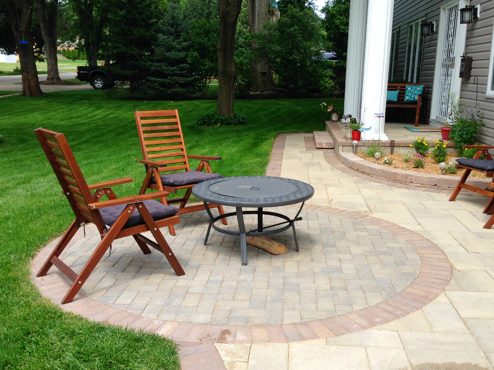 Circular Patio Pattern Inset Paver Patio with Inset Circle in Palatine, IL - Traditional - Patio ...
