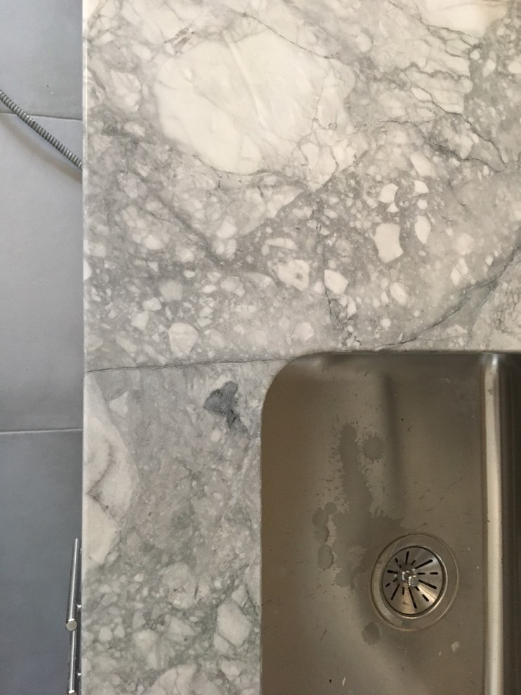 Quartzite Counter Crack or fissure?