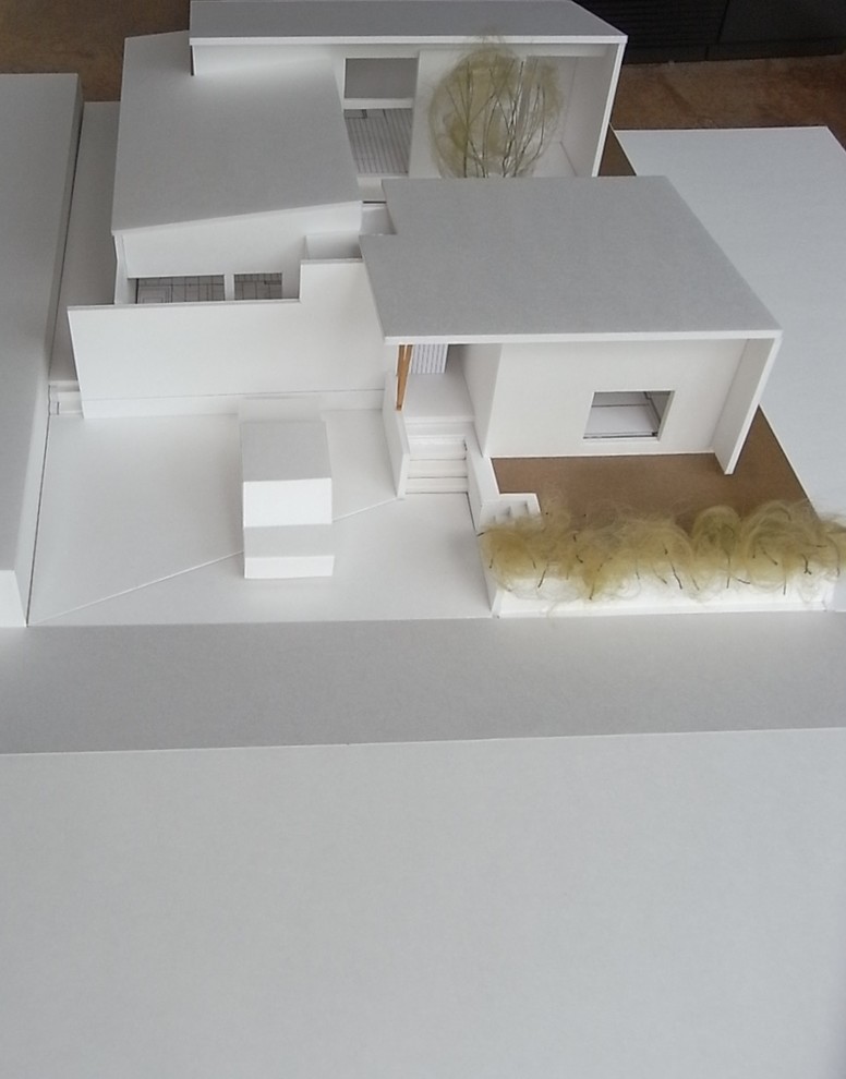 コの字の家／完成模型