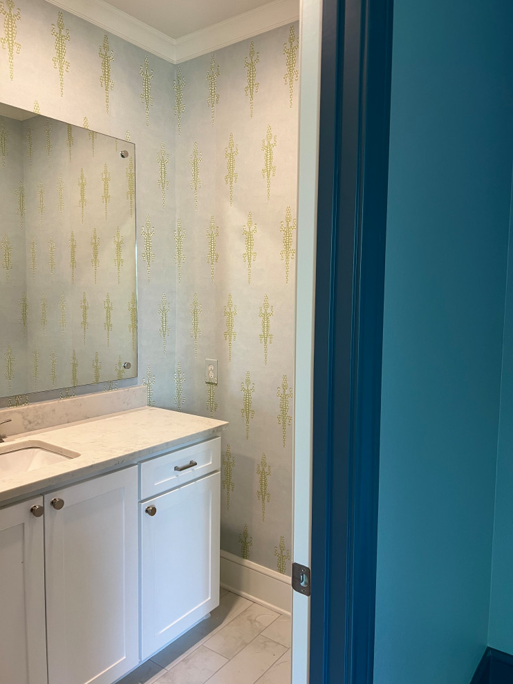Transitional home design photo in Dallas