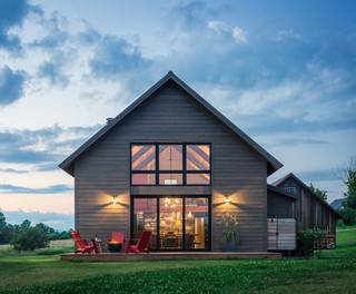 Vermont Modern Barn - Landhausstil - Häuser - Burlington - von Joan