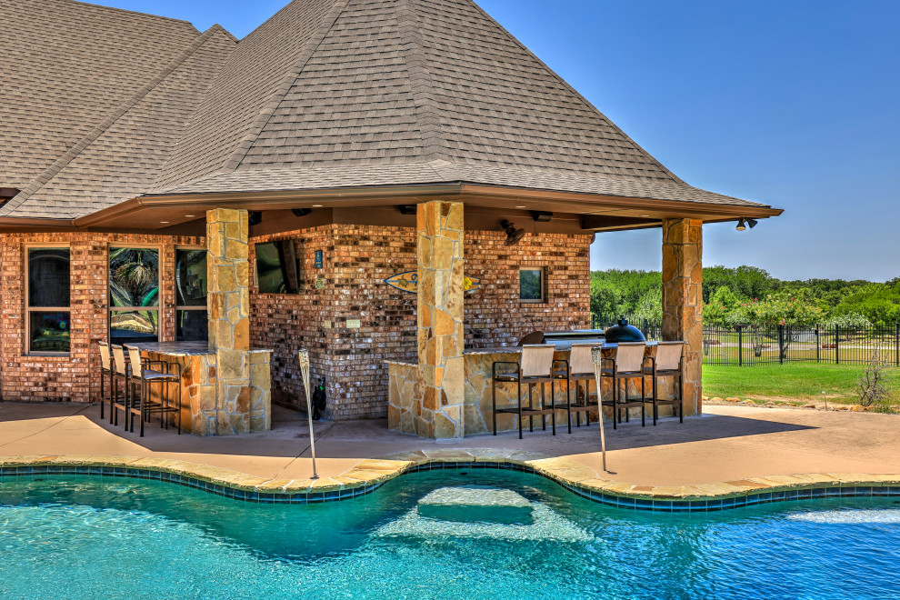 Inspiration for a transitional home design remodel in Dallas