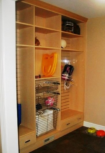 Transitional home design photo in Miami