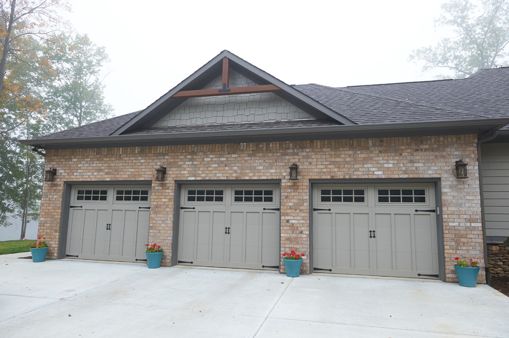 This is an example of an arts and crafts garage in Indianapolis.