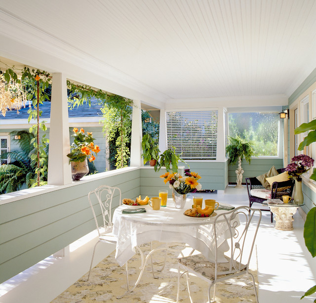 Backyard Porch clasico-porche