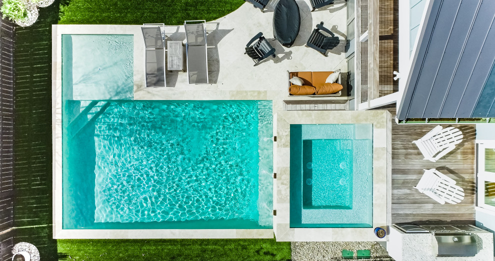 Esempio di una piscina minimal di medie dimensioni
