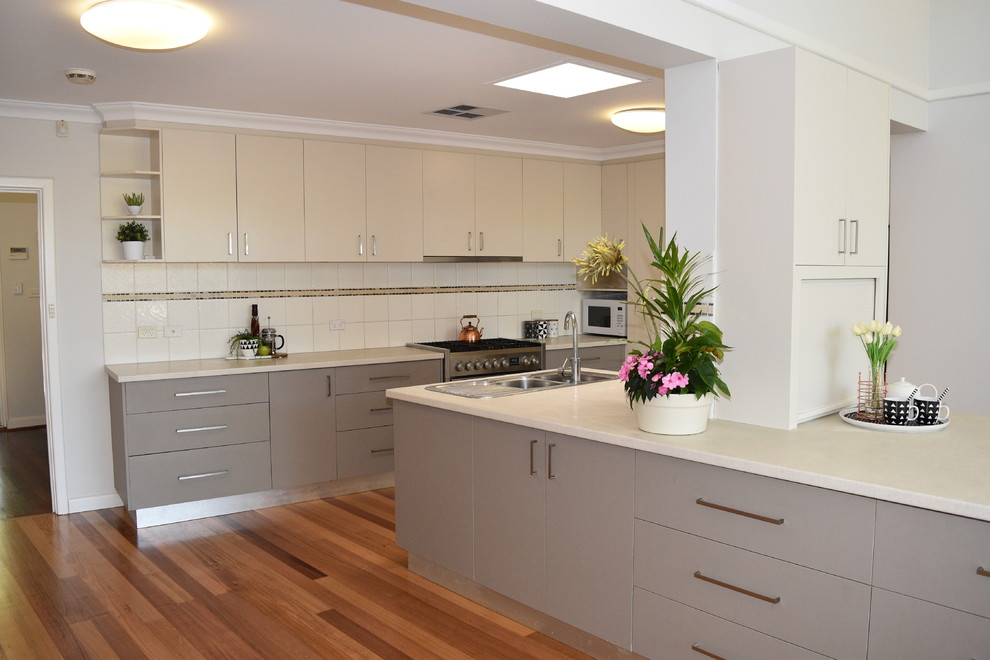 Inspiration for a contemporary kitchen in Perth.
