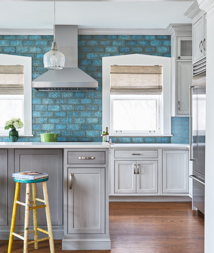 Kitchen - transitional kitchen idea in Chicago