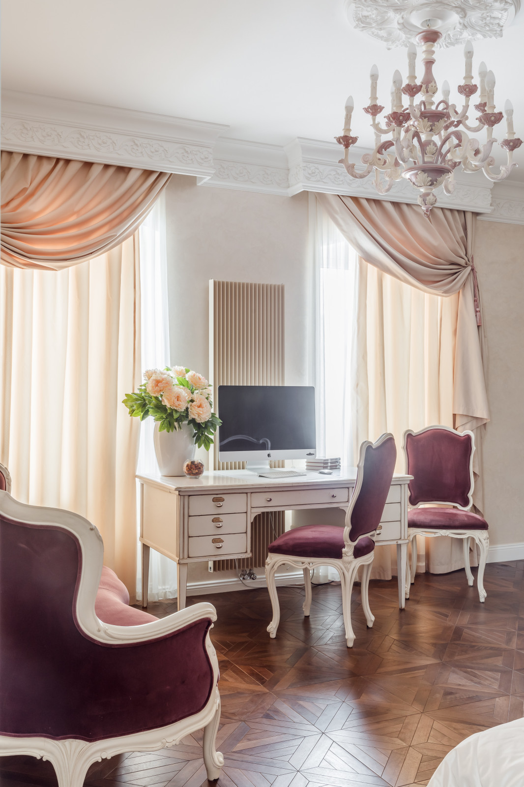 Дом с круглым окном