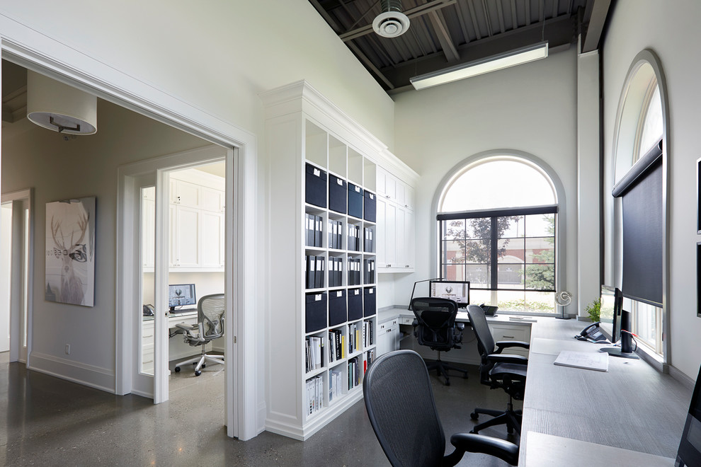 Inspiration for a large transitional home design remodel in Toronto