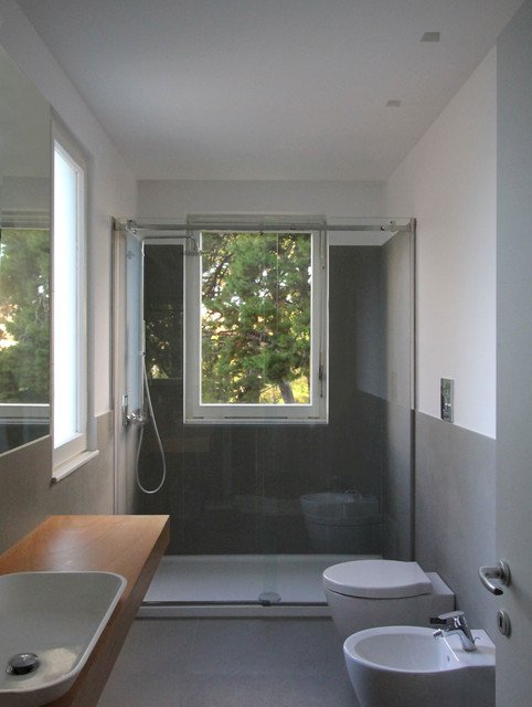 Casa A. contemporary-bathroom