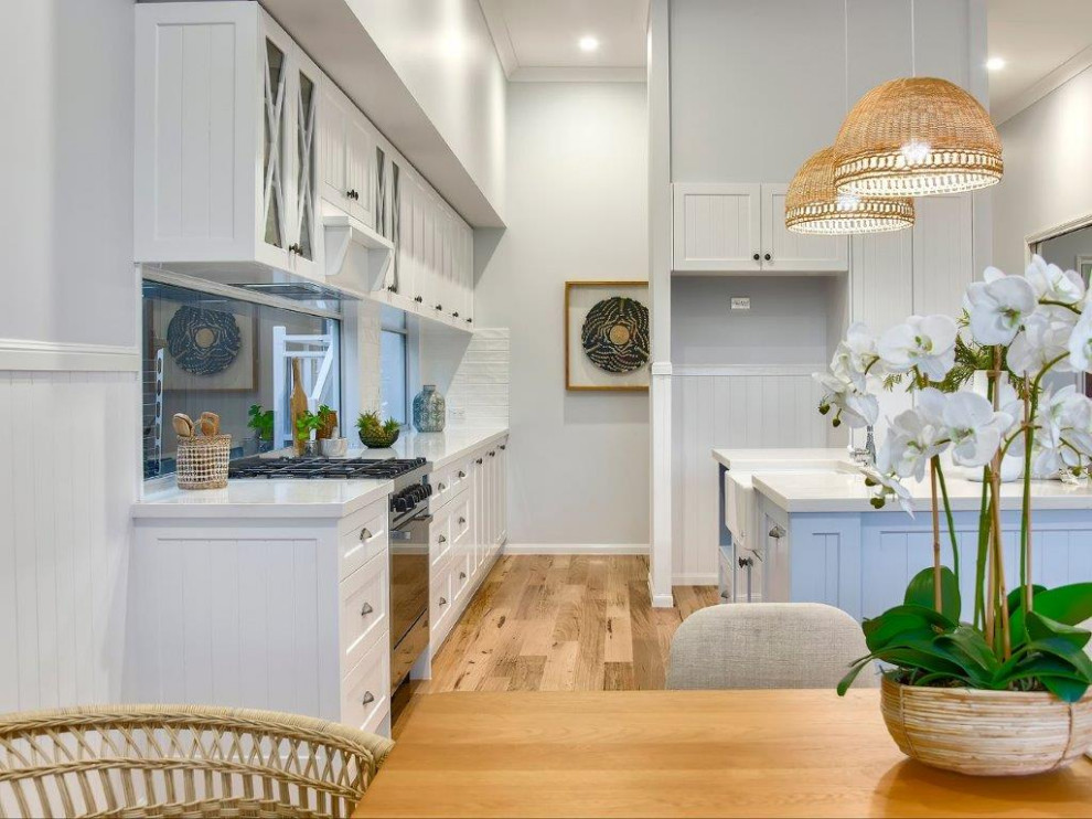 Design ideas for a tropical kitchen in Brisbane.