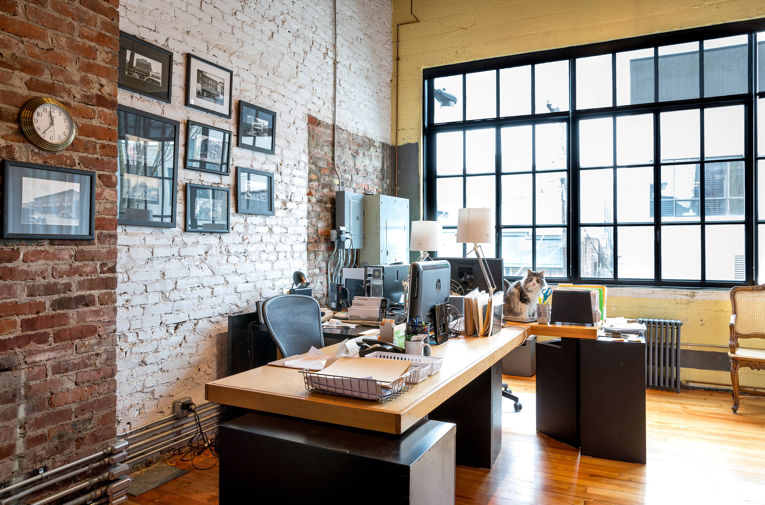 75 Industrial Medium Tone Wood Floor Home Office Ideas You'll Love -  December, 2025 | Houzz, image size:2560x1692