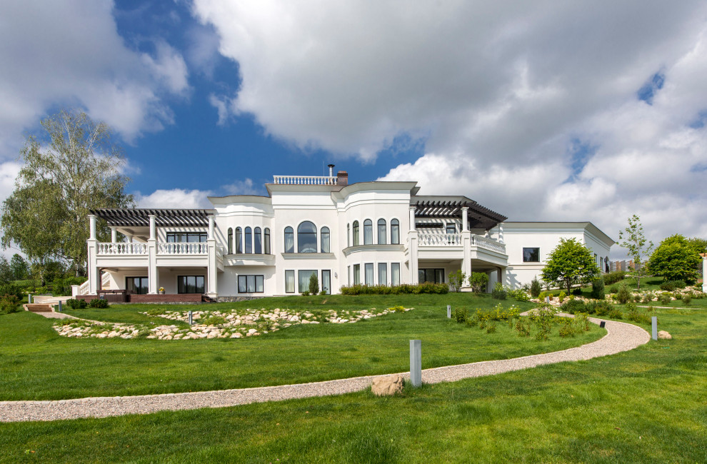 Загородная резиденция на берегу озера