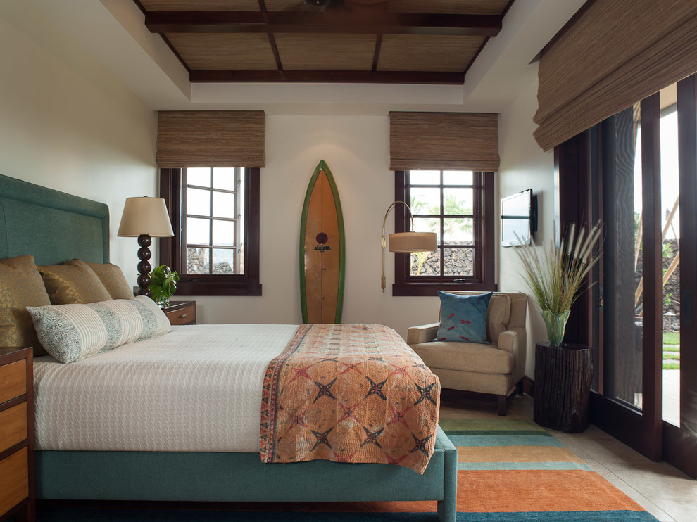 Photo of a tropical bedroom in Hawaii with beige walls.