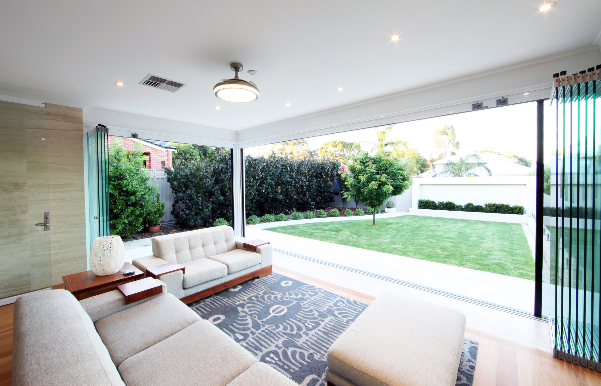 Inspiration for a contemporary patio remodel in Perth