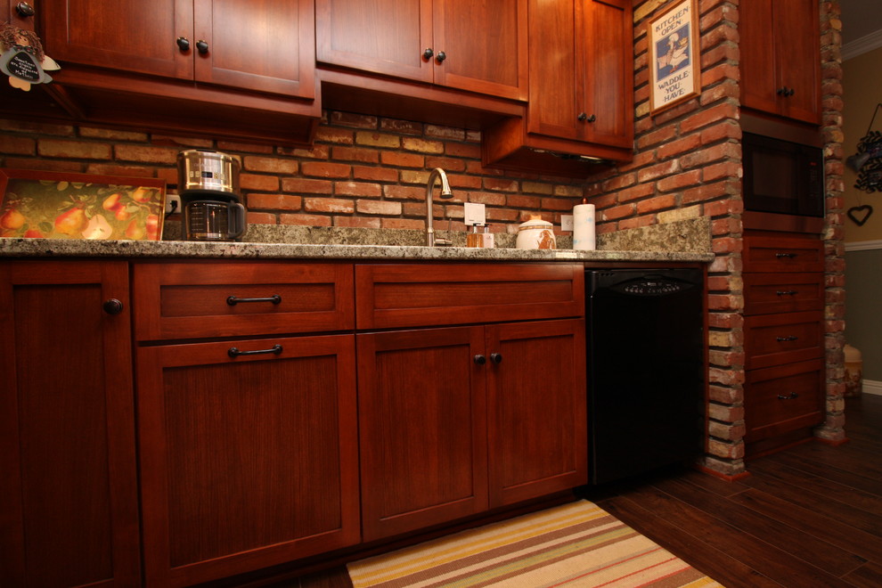 Inspiration for a mid-sized transitional kitchen remodel in Orange County