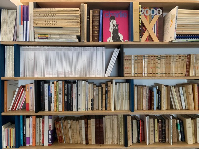 Cette image montre une maison design.