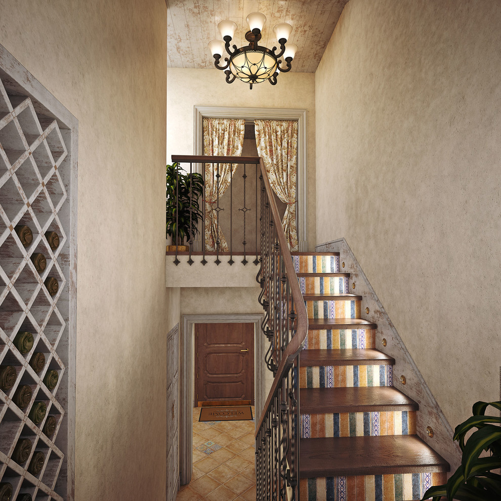 Уютная лестница в средиземноморском стиле