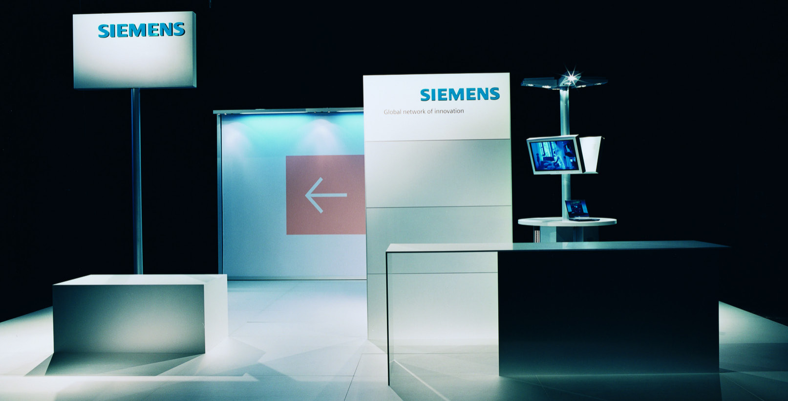 Siemens Showroom Messe Messestand Planung Präsentation Produktpräsentation Ausstellung Design NRW Krefeld München Gestaltung 3D Technik Point of Sale Digital Prototyp Verkauf