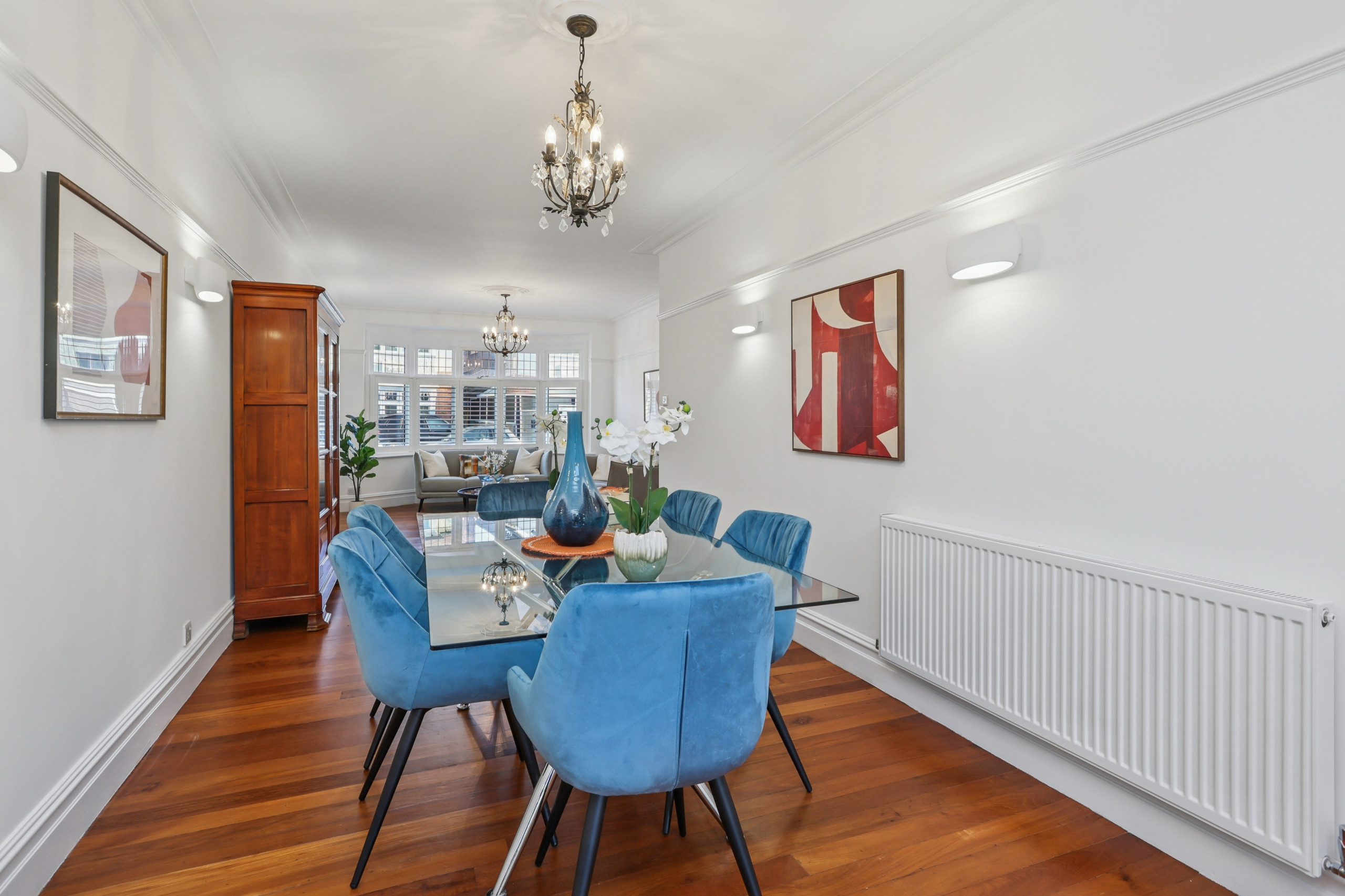 Three bedroom detached house in Thames Ditton