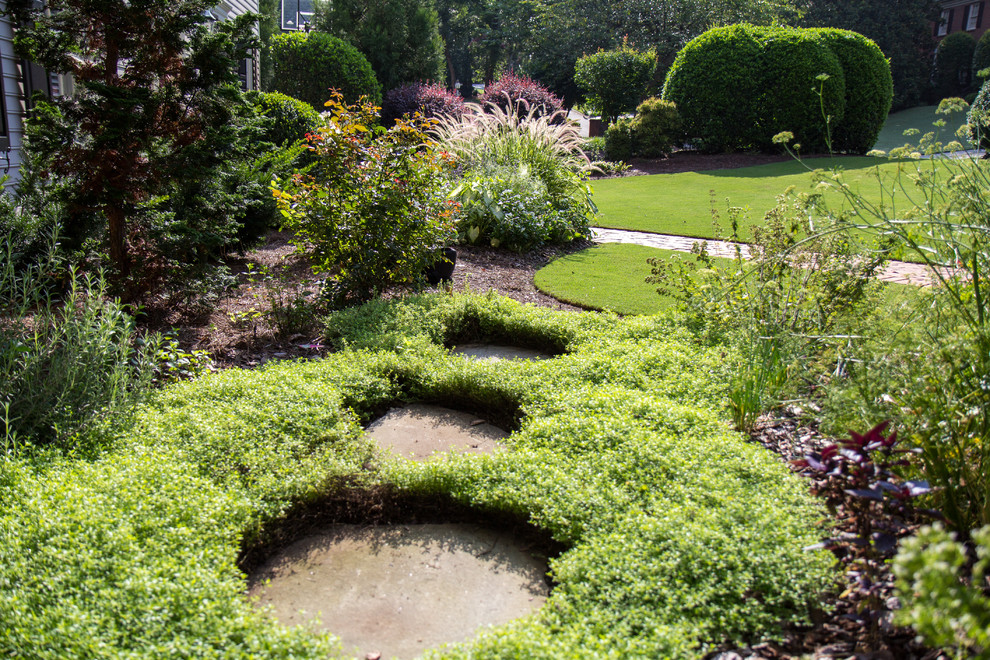 Design ideas for a traditional garden in Atlanta with concrete pavers.