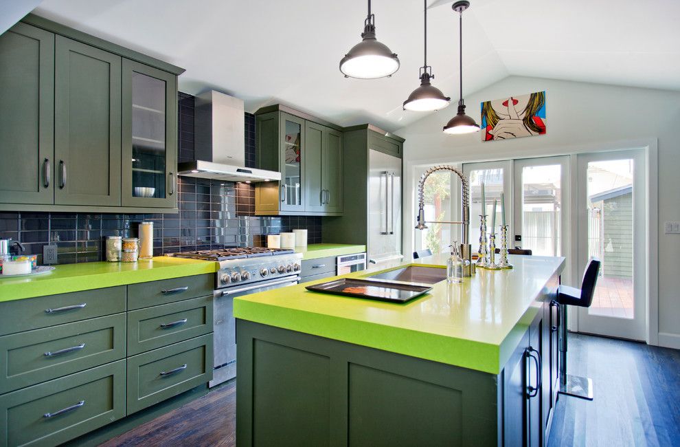 Contemporary galley eat-in kitchen in Los Angeles with a single-bowl sink, shaker cabinets, green cabinets, black splashback, stainless steel appliances and green benchtop.
