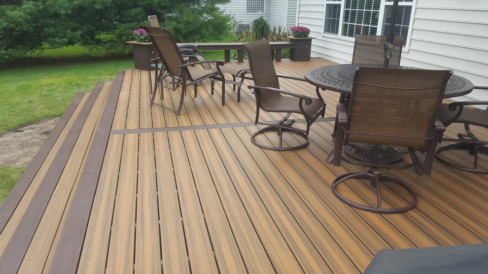 Example of a transitional deck design in Grand Rapids