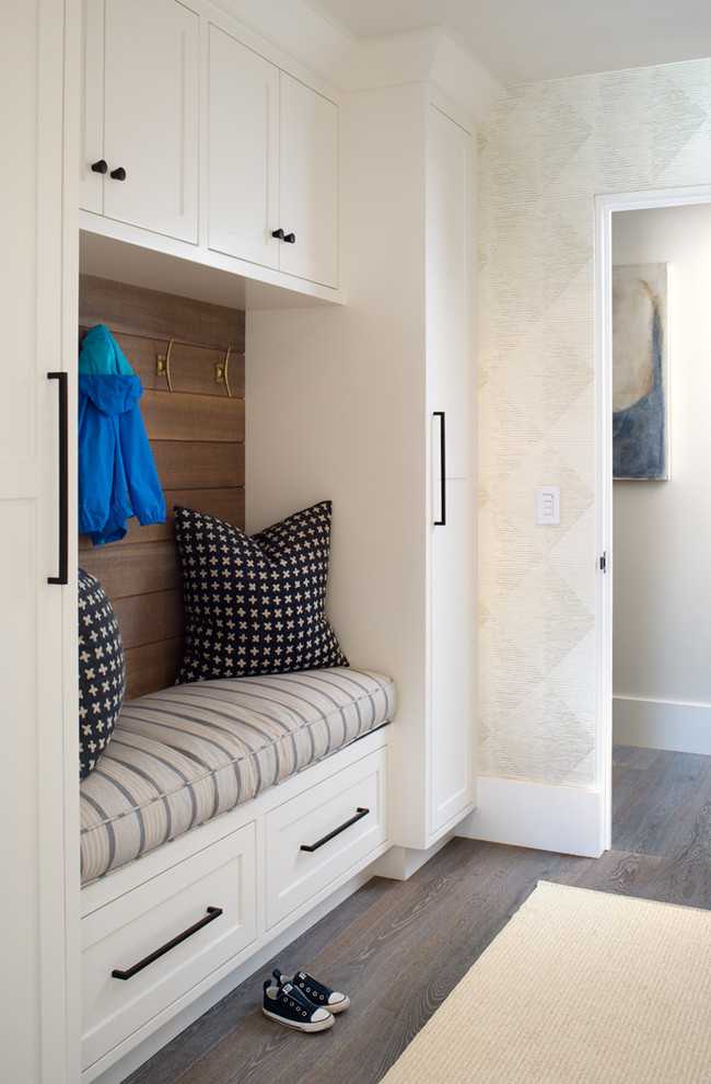 Transitional entryway photo in Los Angeles