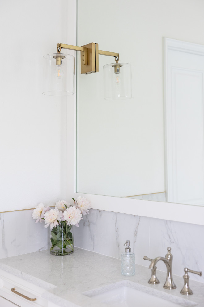 Home design - transitional home design idea in Jacksonville