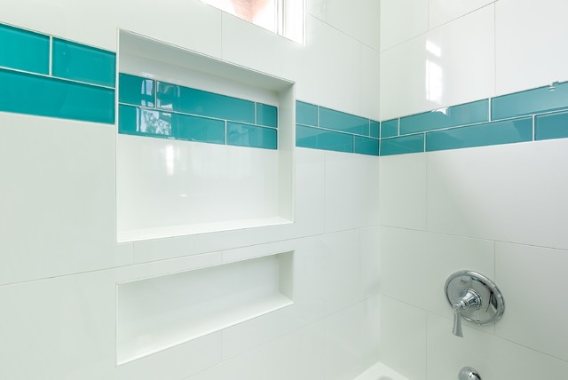 hallway bathroom mountain view modern-badezimmer