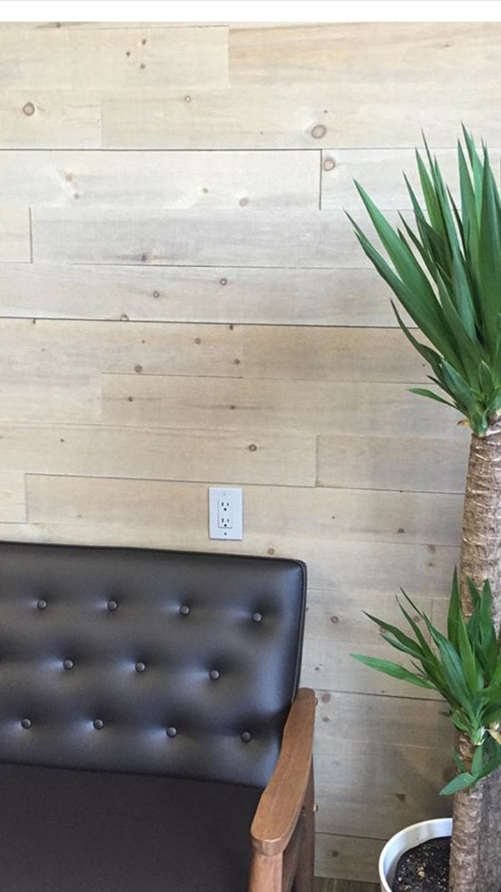 Inspiration for a rustic home design remodel in Phoenix