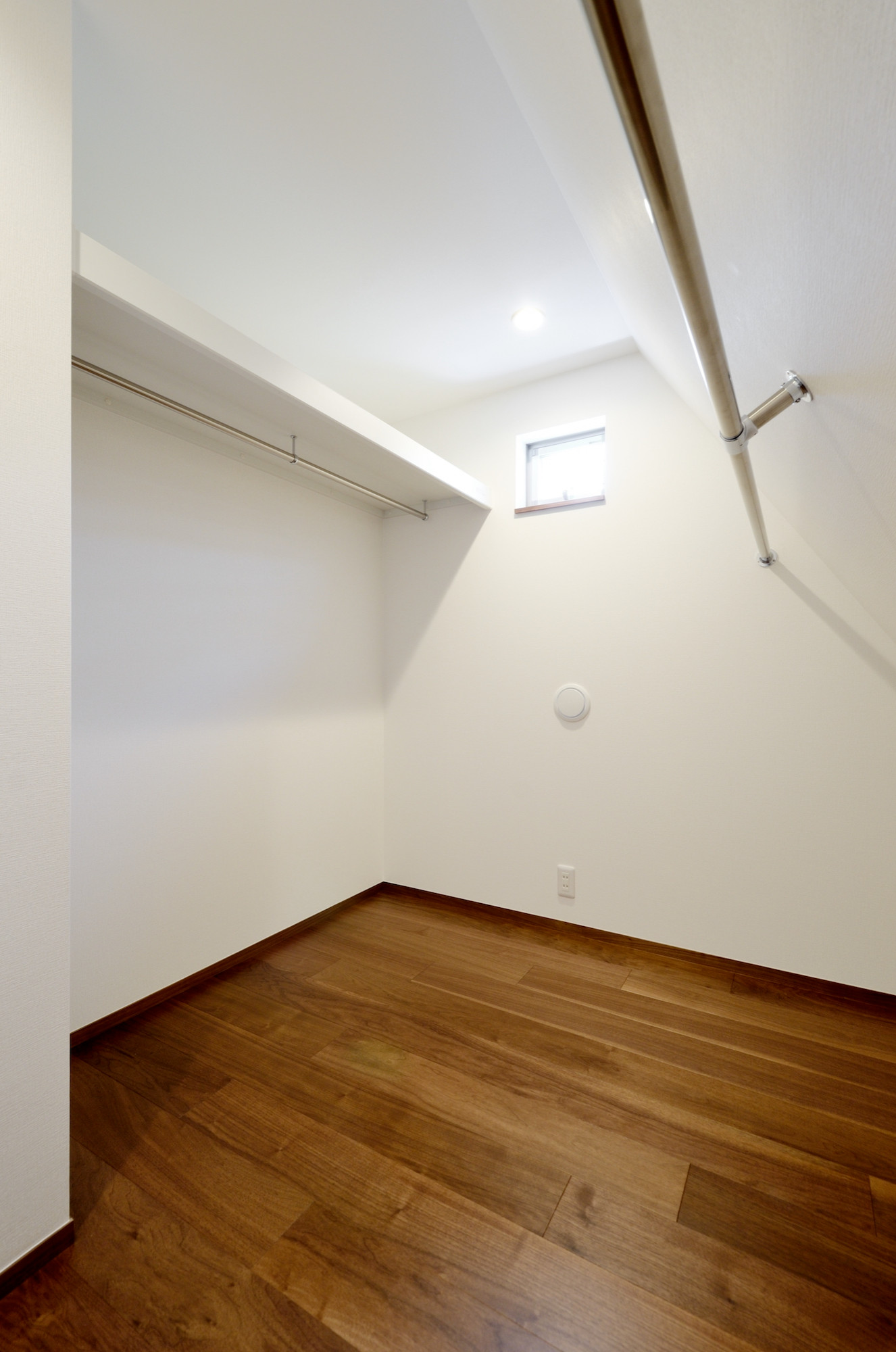 寝室内クローゼット　HNS-House