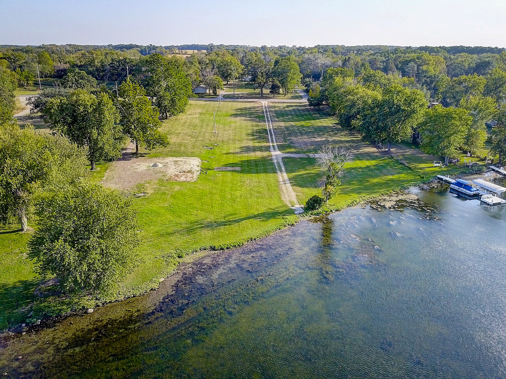 South Shore Estates, Lake Delavan, WI Traditional Landscape