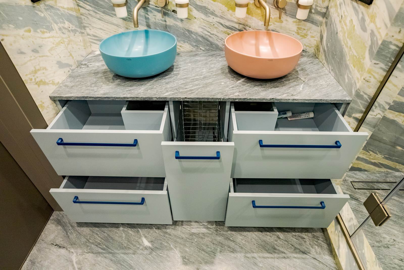 Мебель для ванной и су