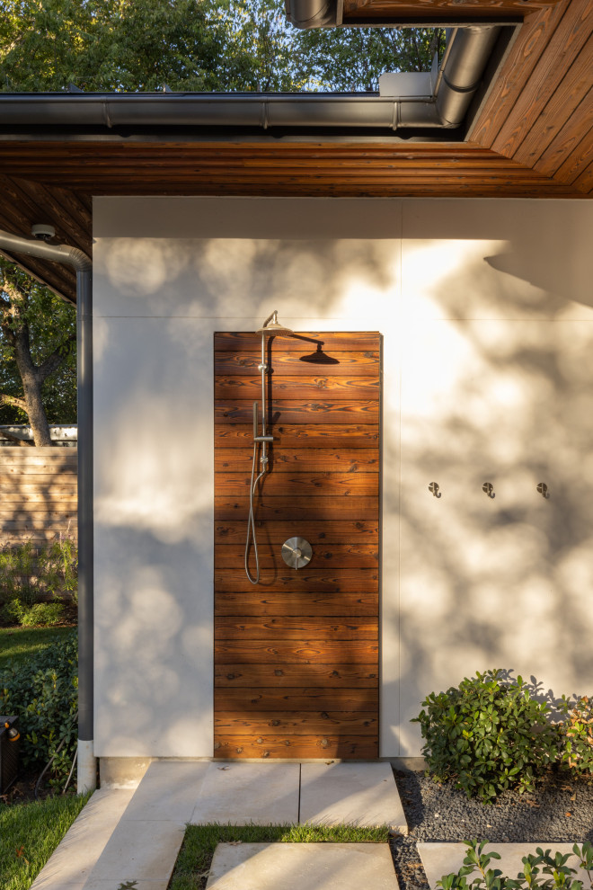 Outdoor shower deck - small contemporary backyard ground level outdoor shower deck idea in Austin with a roof extension