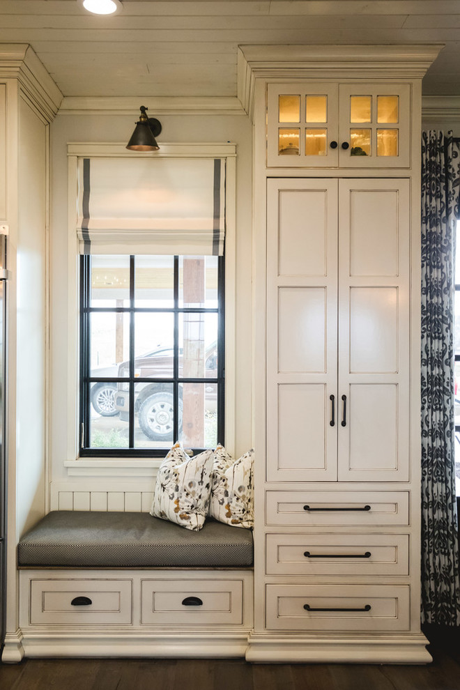 Example of a cottage home design design in Oklahoma City