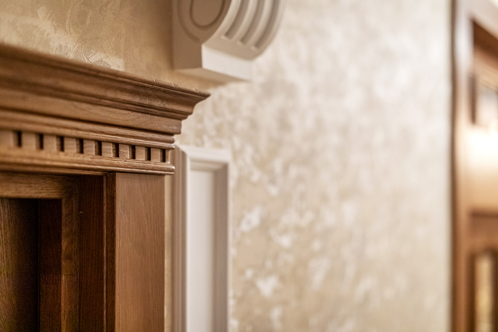 Классика в цвете орех