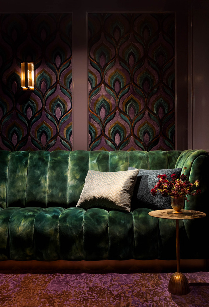 Geräumiges, Abgetrenntes Klassisches Heimkino mit lila Wandfarbe, Teppichboden und lila Boden in San Francisco