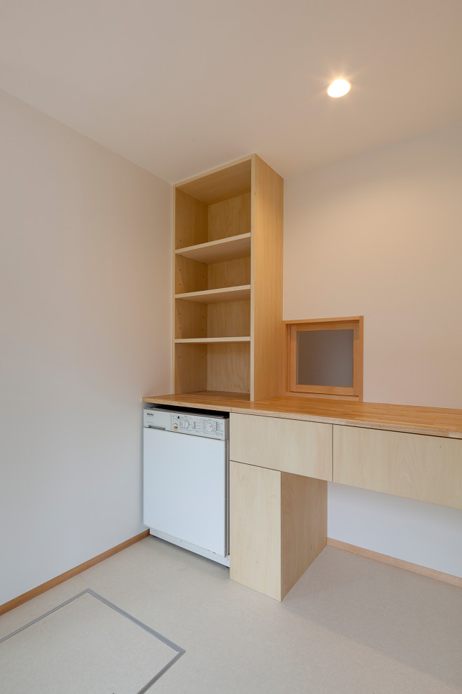 Contemporary cloakroom in Tokyo Suburbs.