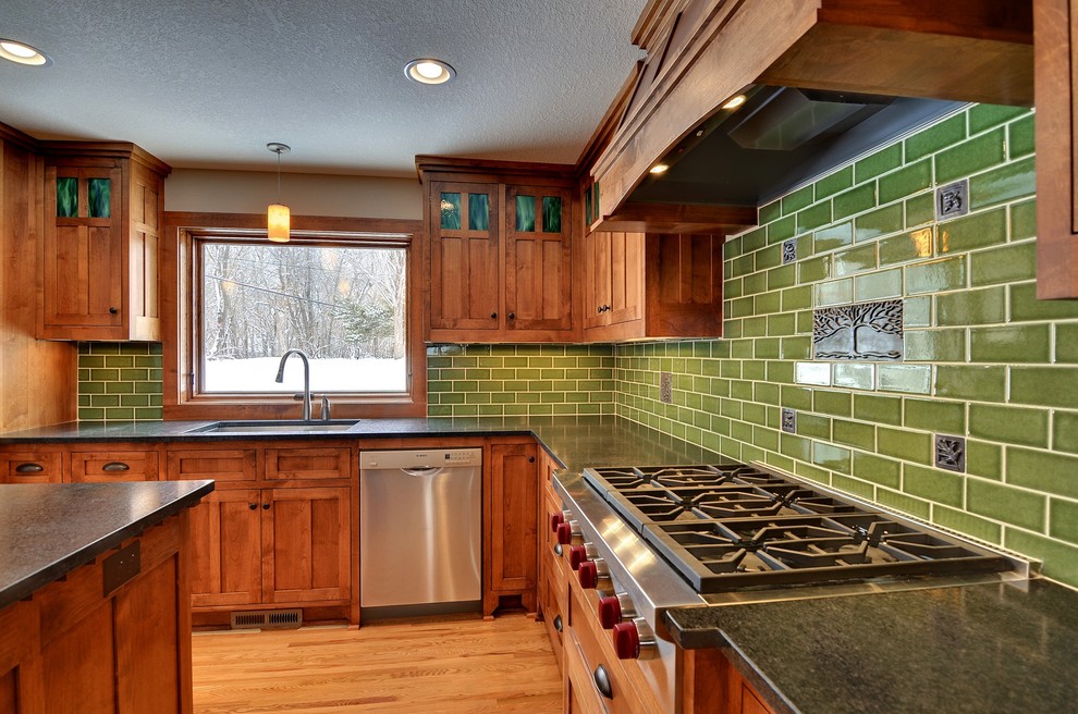 Inspiration for an arts and crafts kitchen in Minneapolis with stainless steel appliances.