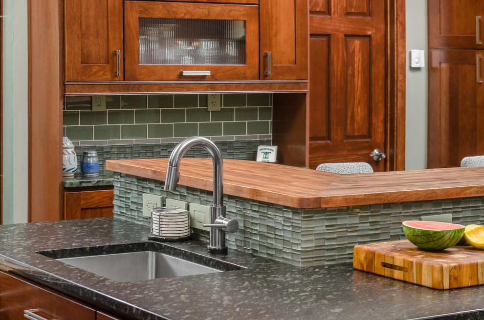 Eat-in kitchen - large transitional u-shaped porcelain tile and gray floor eat-in kitchen idea with a single-bowl sink, shaker cabinets, medium tone wood cabinets, granite countertops, green backsplash, mosaic tile backsplash, stainless steel appliances, an island and gray countertops