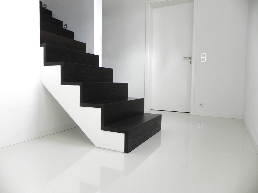 This is an example of a contemporary staircase in Munich.