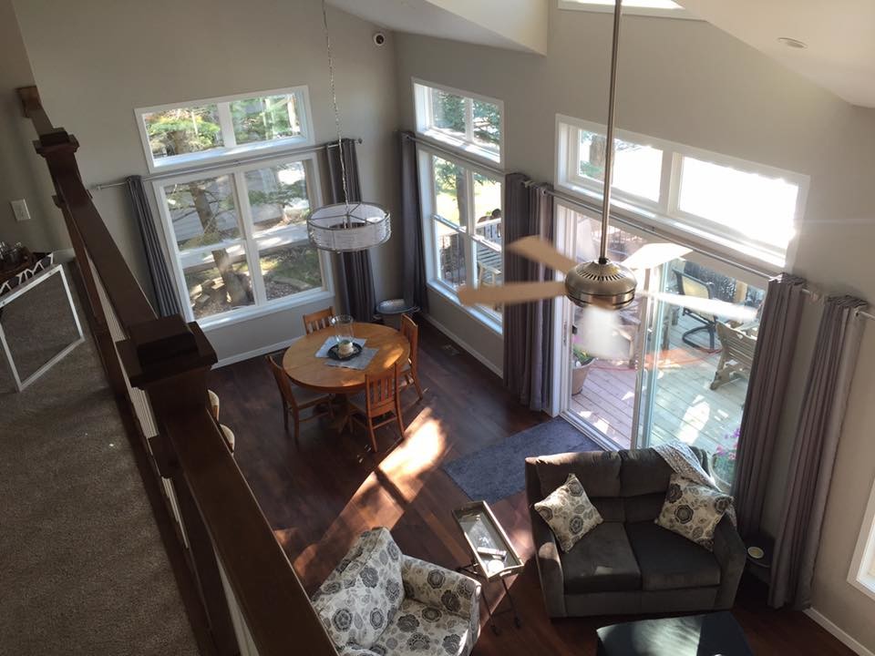 Transitional home design photo in Milwaukee