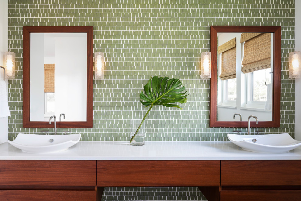 Bathroom - tropical bathroom idea in Hawaii