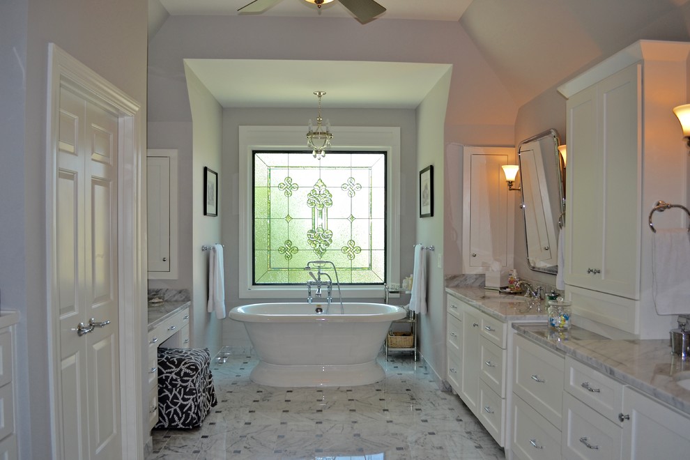 Inspiration for a transitional bathroom in Kansas City.