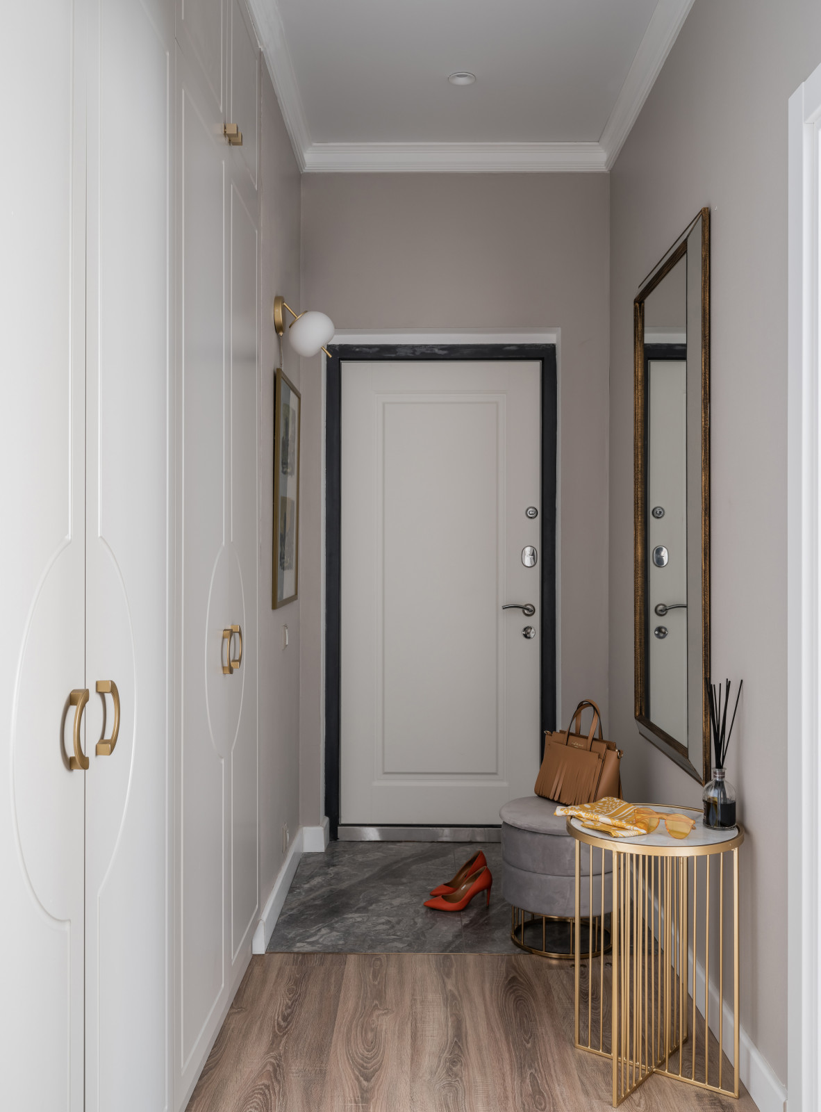 Прихожая квартиры в ЖК "Испанские кварталы"