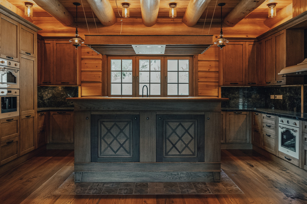 Кухня с лабрадоритовой столешницей